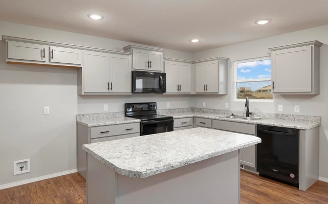 Building Photo - Beautiful 3 Bedroom Home with a fully fenc...