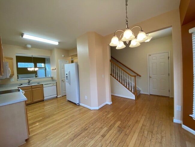 Building Photo - Updated 3 Bed, 2.5 Bath Townhome Available in Mauldin!