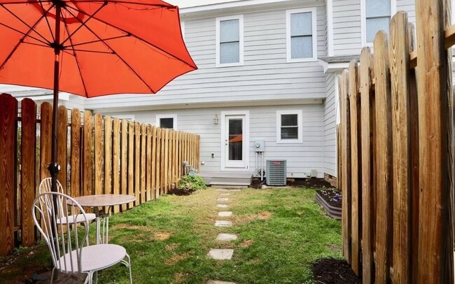 Building Photo - 250 E Delaware Ave