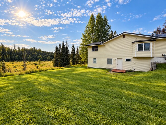 Building Photo - 35920 Dawn Dr