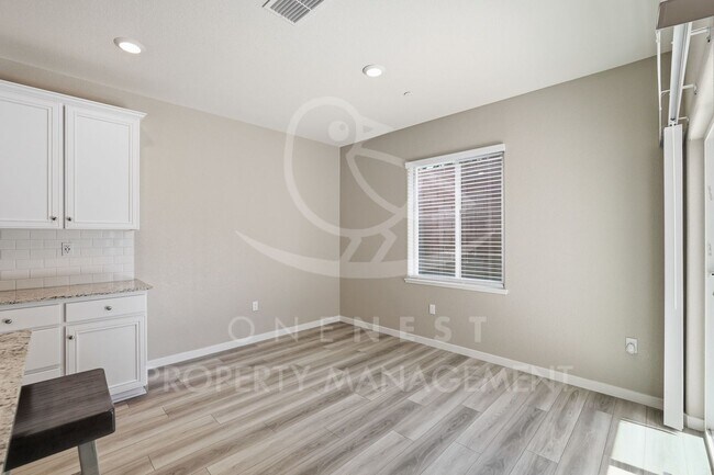 Building Photo - Practically Brand new | 3 bedroom 2.5 bathroom + loft