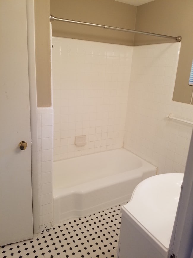 bathroom - Frost Garden Apartments