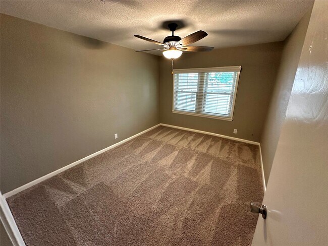 Building Photo - 318 Melton St