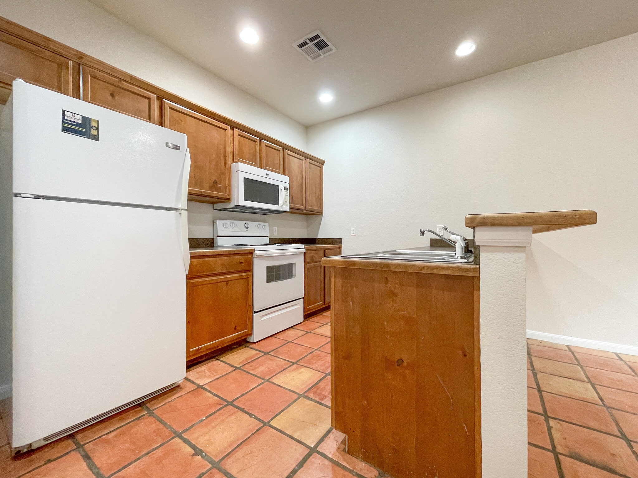 Building Photo - 506 3rd St