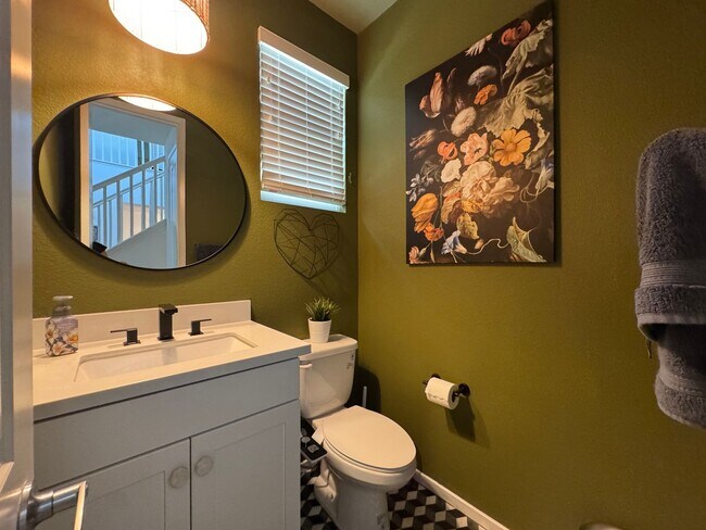 Building Photo - Beautiful 4 Bedroom House with office AND ...