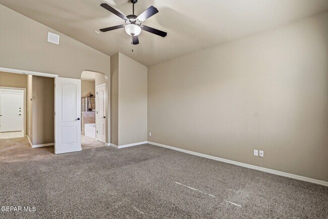 Building Photo - 3133 Clearbrook