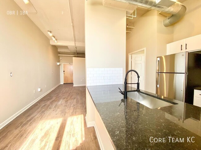 Building Photo - West 7th Street Loft For Rent