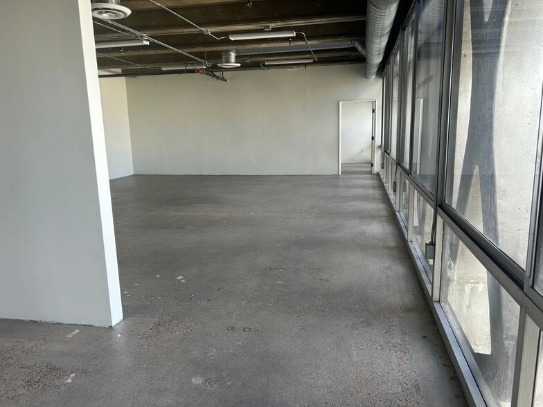 Building Photo - 2404 Wilshire Blvd