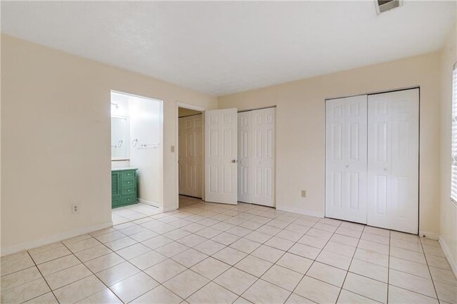 Building Photo - 5000 Village Green Way