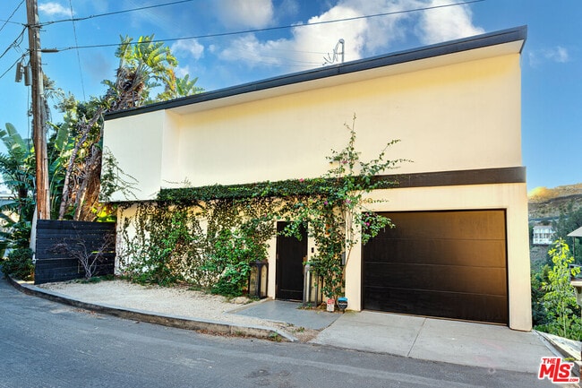 Building Photo - 8560 Franklin Ave