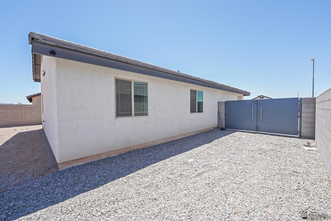 Building Photo - 8716 E 40th Pl