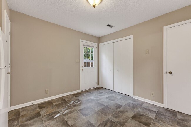 Building Photo - 1731 Baltimore Dr