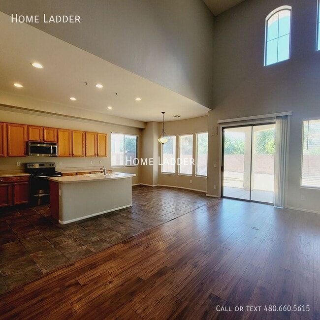 Building Photo - 6282 S Moccasin Trail
