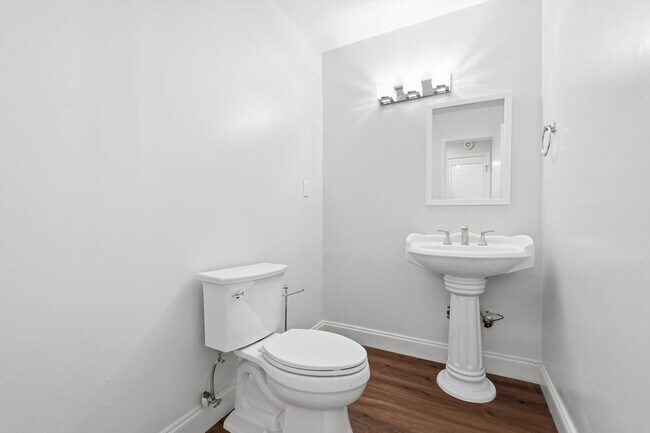 Building Photo - 114 Gleneagles Dr