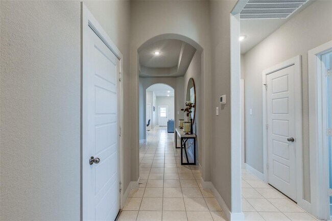 Building Photo - 2411 Ocean Key Dr