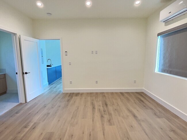 Building Photo - 5340 Grosvenor Blvd