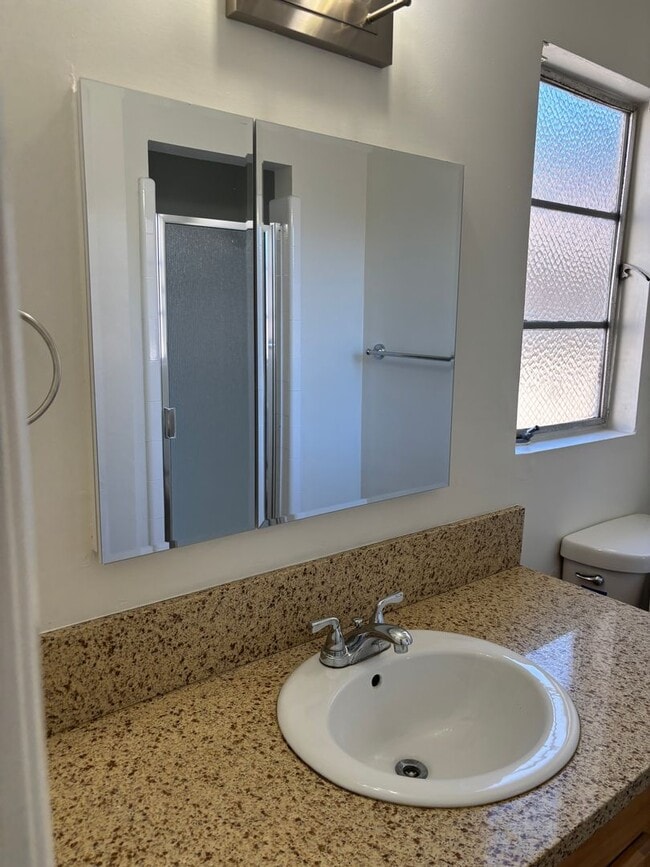 Building Photo - 3513 W Alameda Ave