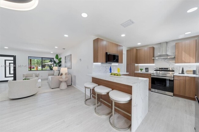 Building Photo - 1305 N 31st Rd