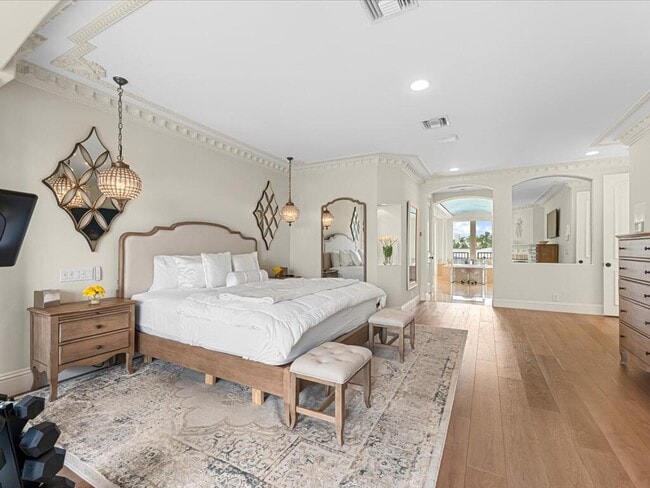 Building Photo - 3030 NE 45th St