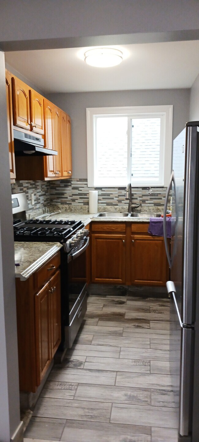 Building Photo - 255 Mott St