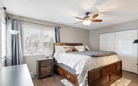 Building Photo - Chic Urban Living: Spacious 2-Bed Townhouse with Fireplace & Hardwood Floors on Kenwood Isles Drive!