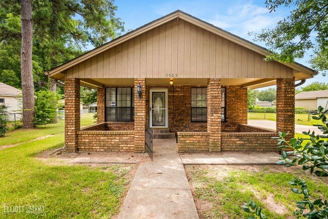 Building Photo - Check Out this 2 bed 1 bath in Alexandria