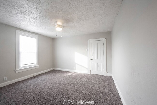 Building Photo - Charming 2-Bedroom Duplex in Indianapolis ...