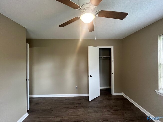 Building Photo - 726 Larkwood Cir SW