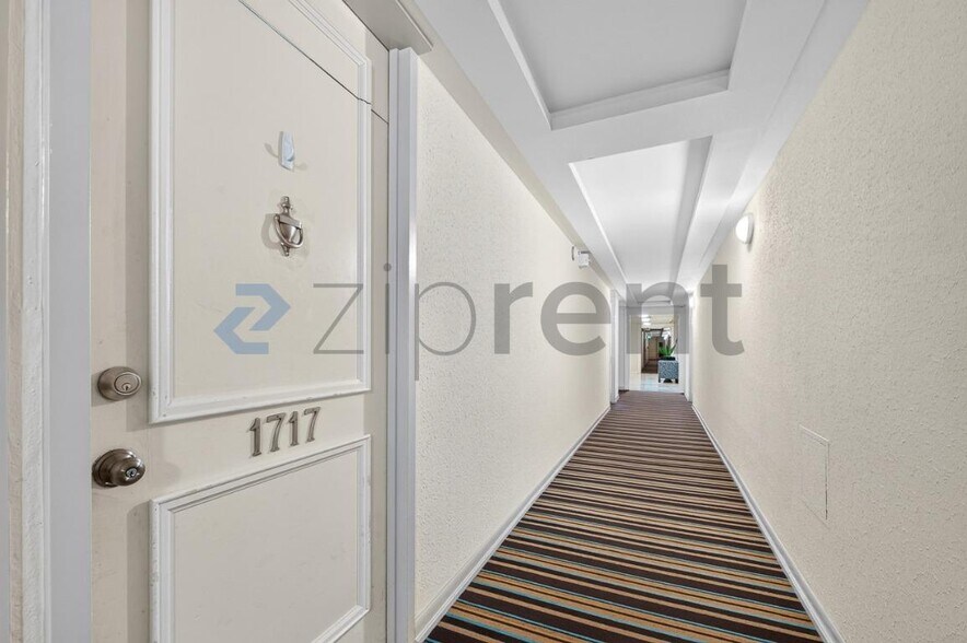 Building Photo - Unit 1717