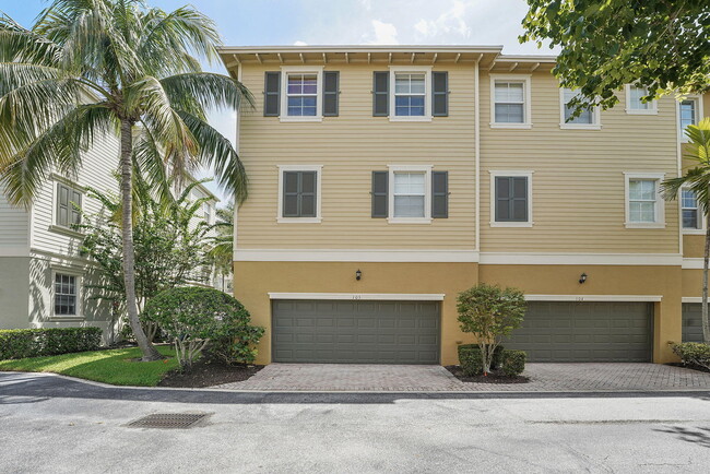 Building Photo - 128 W Royal Palm Cir