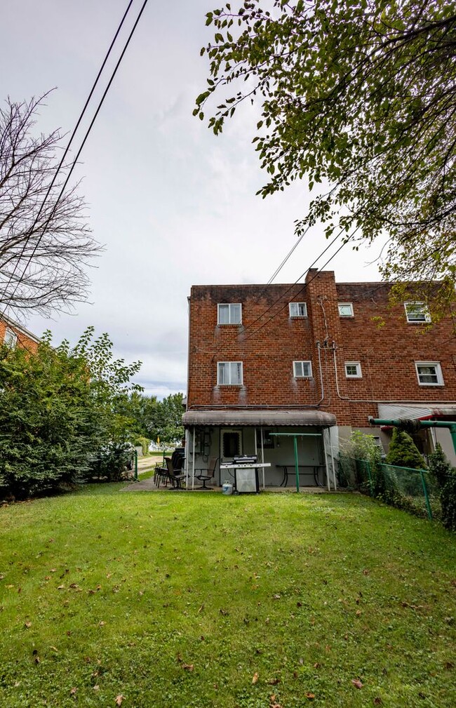 Building Photo - Apartment in Parkside