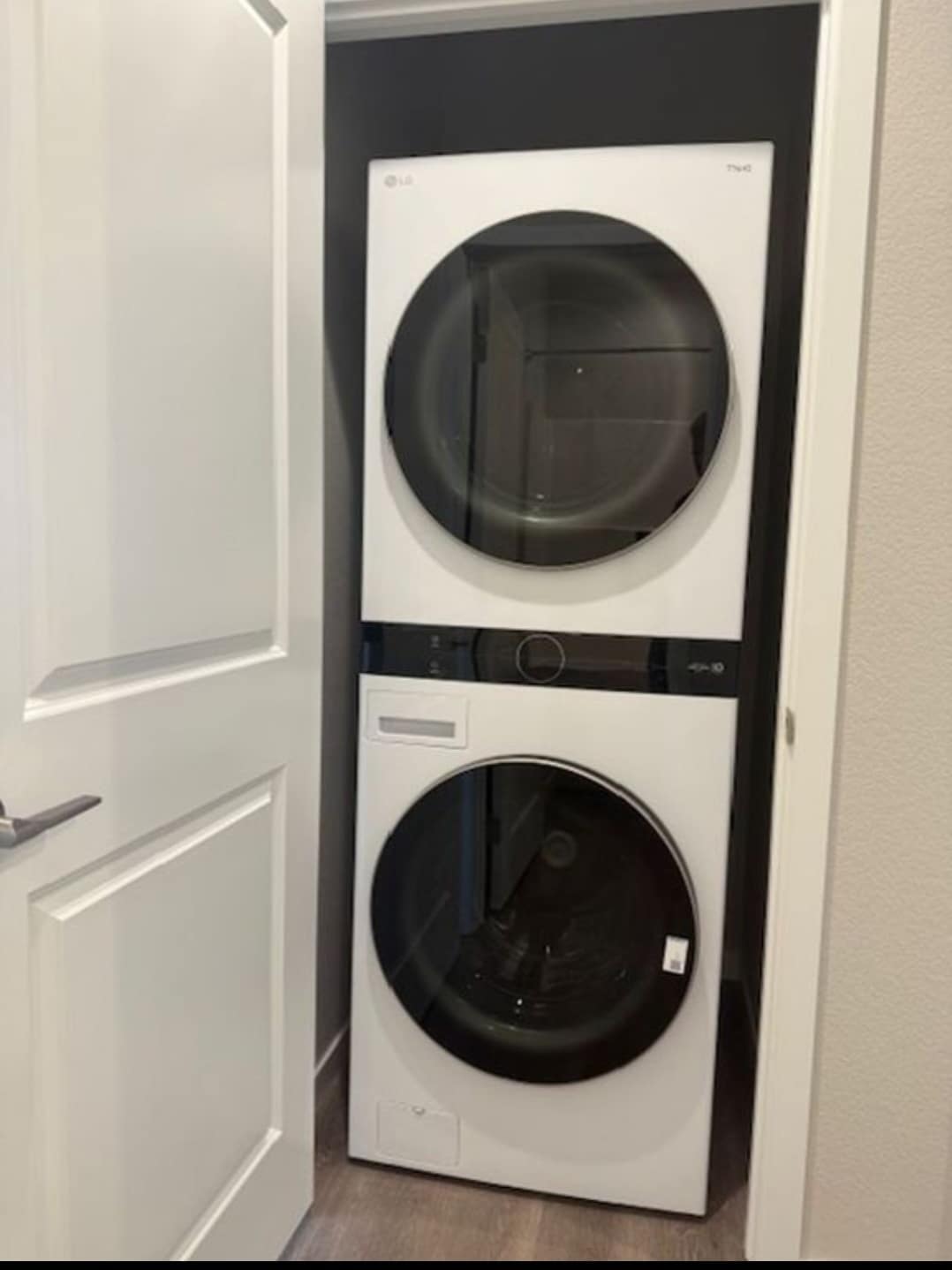 Building Photo - 1920 Howling Moon Way