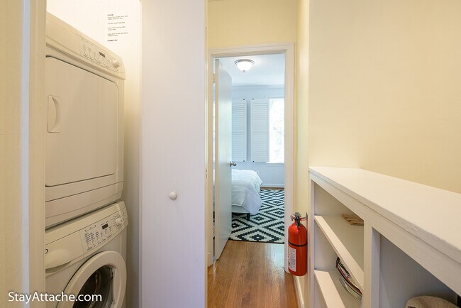 Building Photo - 834 New Hampshire Avenue NW
