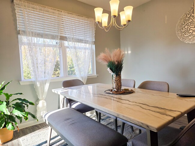 Building Photo - 212 Legends Dr