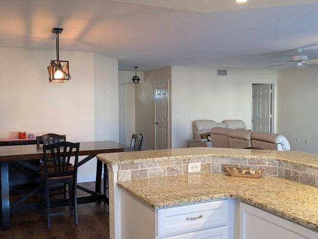 Building Photo - 130 Breakers Ct