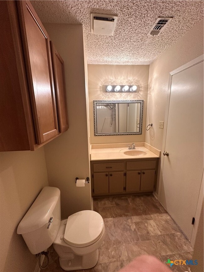 Building Photo - 208 Versailles St