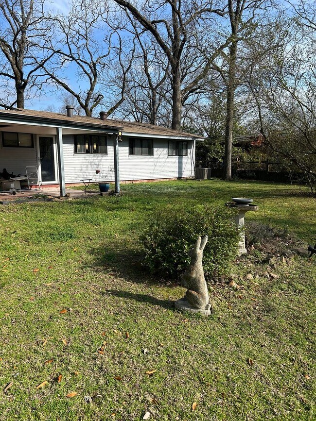 Building Photo - Contact Peggy 501 676 1758