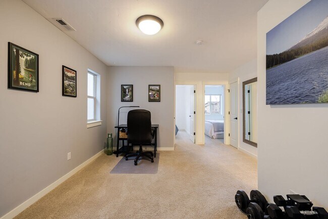 Building Photo - Charming Redmond Craftsman Retreat – Stylish 3-Bed, 3-Bath Home with Community Amenities