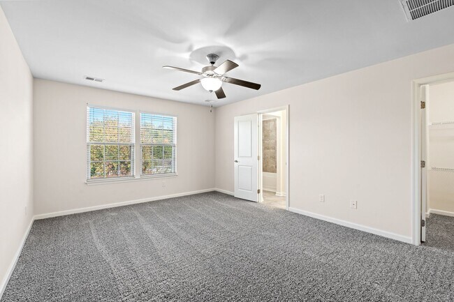 Building Photo - Beautiful 3 BR, 2.5 BA Townhome Easy Access to I-85 & I-385