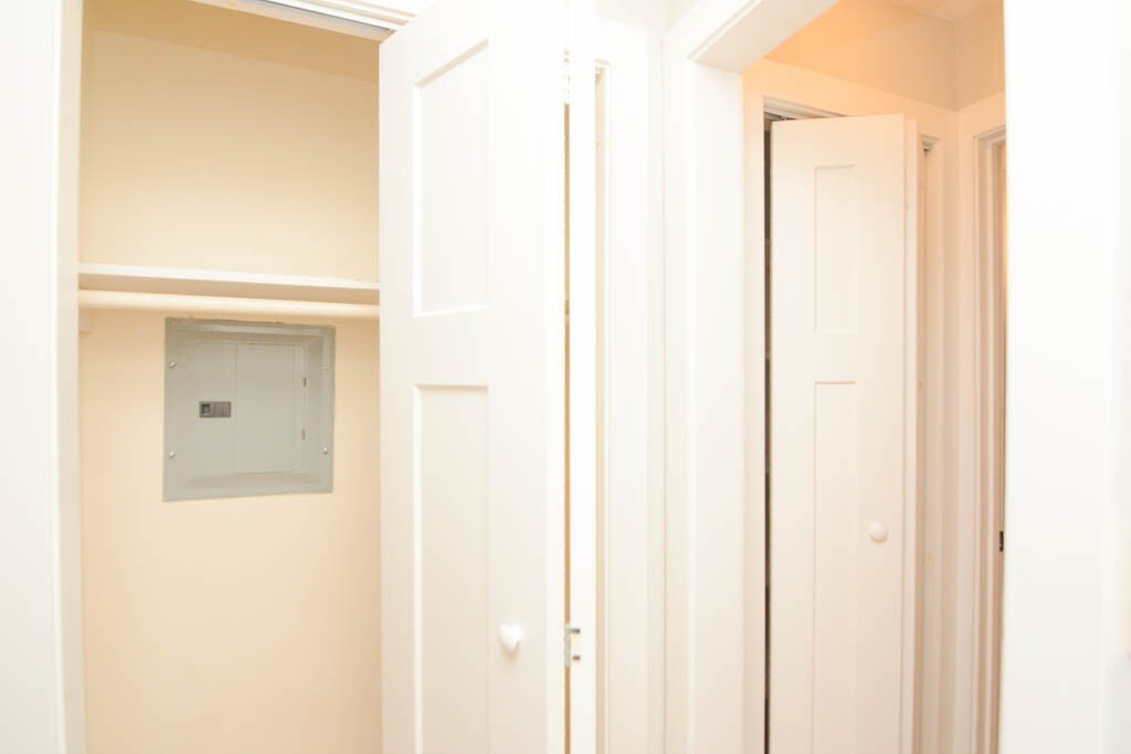 Building Photo - 450 W Barry Ave