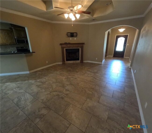 Building Photo - 2902 Lenora Dr