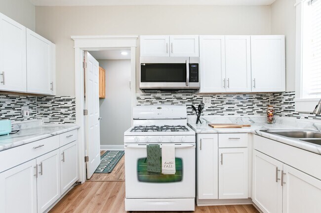 Building Photo - 1122 Emerson Ave