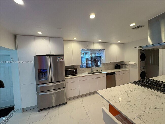 Building Photo - 963 Nautilus Isle