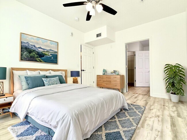 Building Photo - Urban living at its best – 2Bedroooms / 2Baths condo at Grande Downtown Orlando!