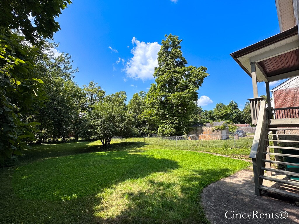 Building Photo - 3645 Zinsle Ave