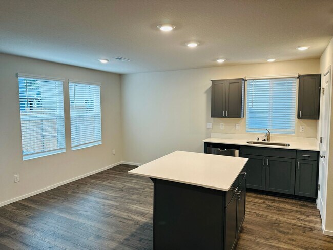 Building Photo - Beautiful Brand New 5 Bedroom Home!