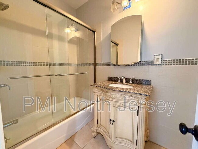 Building Photo - 227 Washington Ave