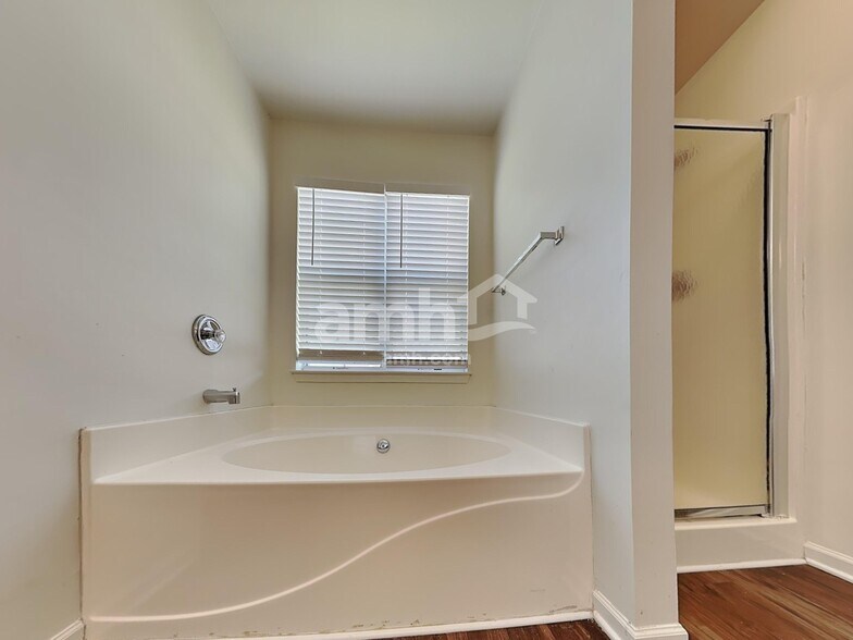 Building Photo - 16 Hawkesbury Rd