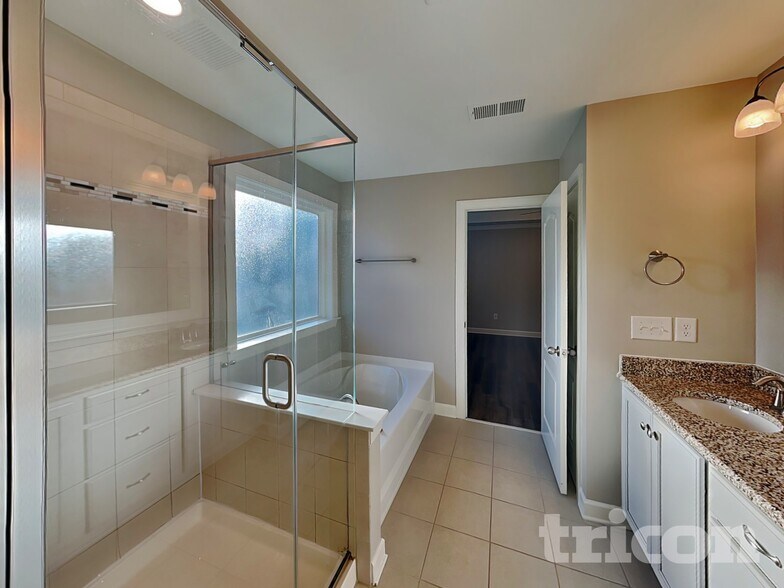 Building Photo - 1716 Great Rd