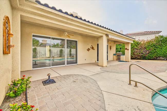 Building Photo - 6 Queens Ct